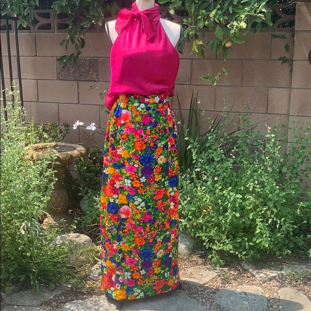 That 70’s vibe “Totally Vintage Maxi Skirt” - Picture 9 of 10